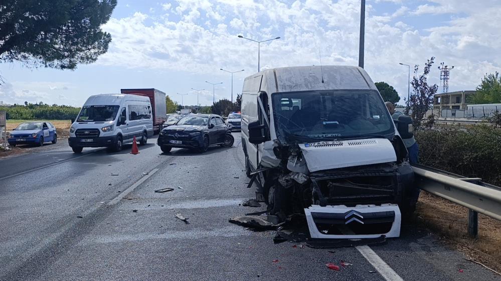 Manavgat'ta 1 Kilometrelik Alanda 4 Ayrı Zincirleme Kaza