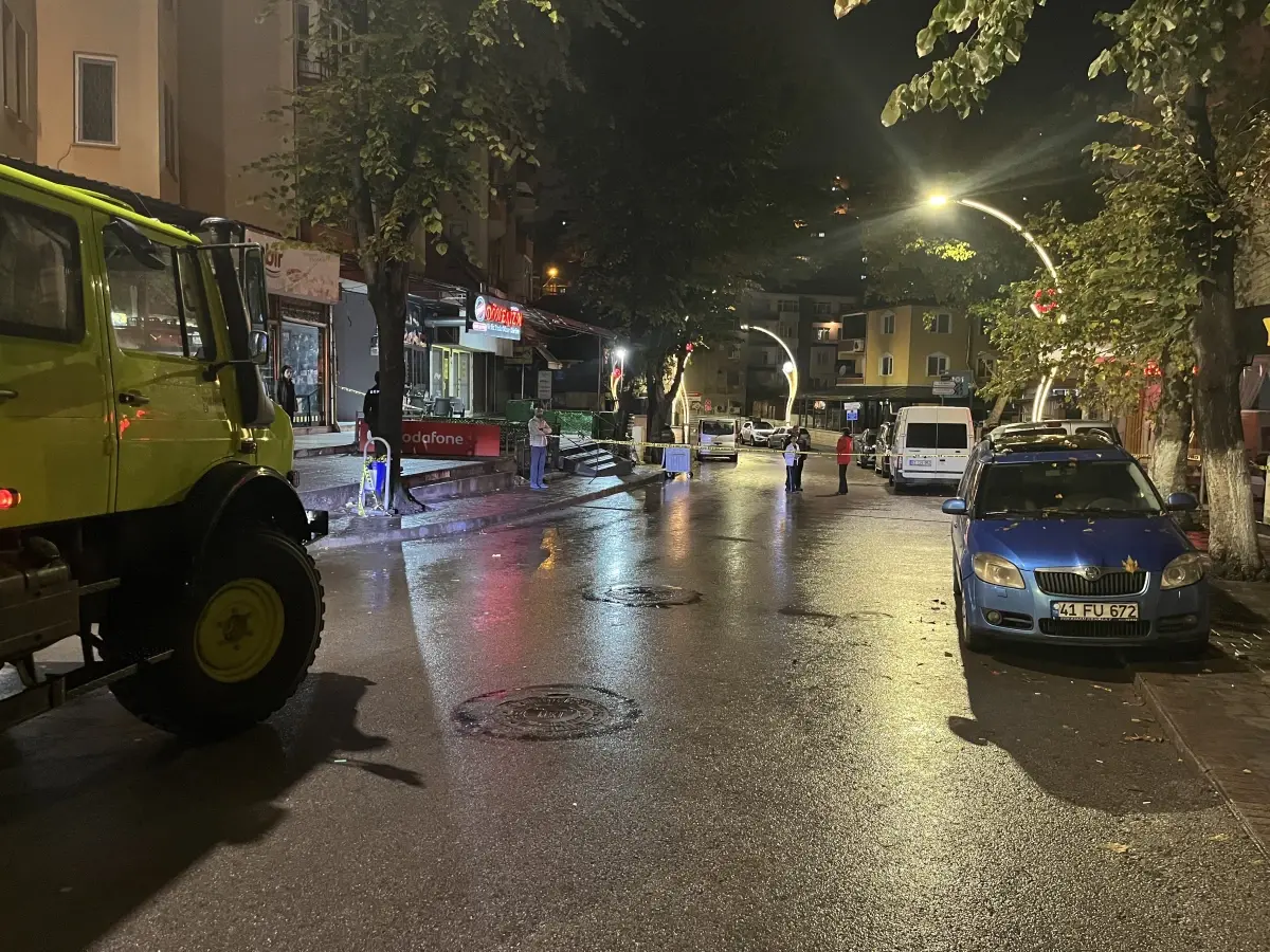 Kocaeli'de Sokak Ortasında Silahlı Kavga: Bir Kişi Hayatını Kaybetti