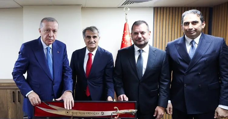 Trabzonspor’dan Cumhurbaşkanı Erdoğan’a Özel Hediye: İsme Özel Sürmene Kılıcı