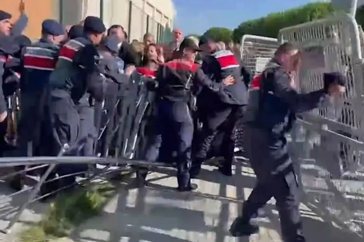 Ekrem İmamoğlu Yeniden Hâkim Karşısında: Duruşma Öncesi Gerginlik Yaşandı