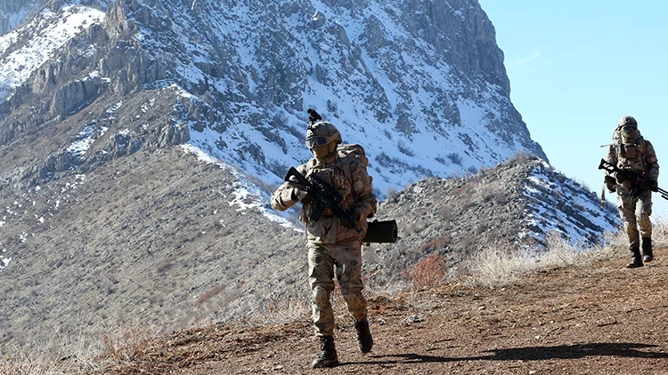 MSB: Sınır Güvenliği Sürerken 2 PKK Mensubu Teslim Oldu