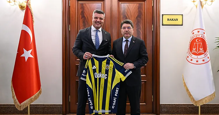 Fenerbahçe’den Ziyaret Açıklaması: “Hatıra Forması, Resmî Ziyaretlerde Kullanılıyor”