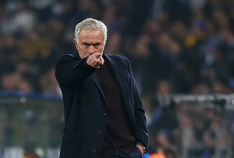 Mourinho’lu Benfica Kupaya Veda Etti
