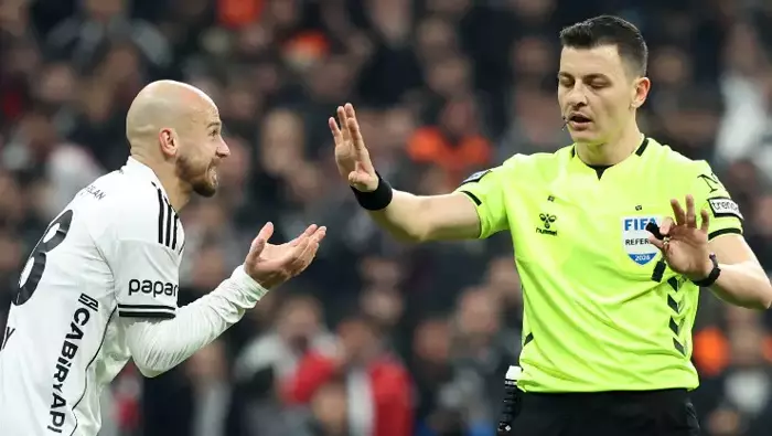 Deniz Çoban’dan Beşiktaş Galatasaray Derbisinin Hakemi Ozan Ergün’e Eleştiri