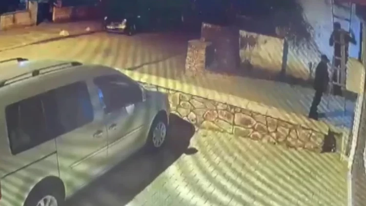Kadıköy’de Eve Merdivenle Giren Şüpheliler Altınları Alarak Kaçtı