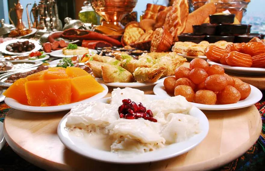 Bayramda Beslenmeye Dikkat Uzmanlardan Tatlı Ve Yağlı Yiyecek Uyarısı