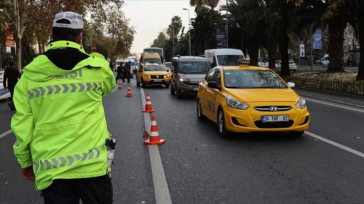 Saraçhane Çevresinde Trafik Kapanıyor İstanbulda Kritik Uyarı