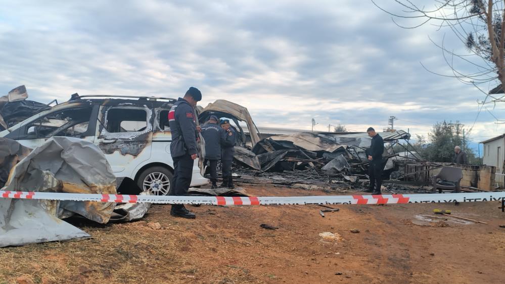 Antalya’da Facia Prefabrik Evde Yangın 5’i Çocuk 6 Kişi Hayatını Kaybetti