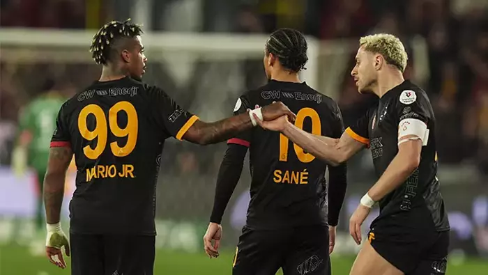 Galatasaray Deplasmanda Göztepeyi 3 1 Mağlup Etti Tartışmalı Kararlar Gündem Oldu