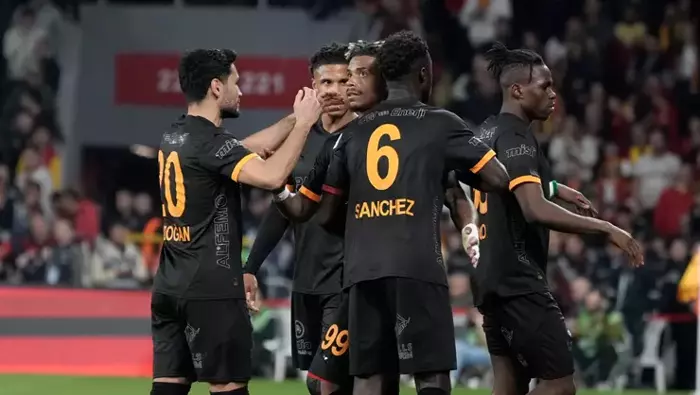Galatasaray Göztepe Deplasmanında Kazandı Yorumcular Hem Övdü Hem Uyardı