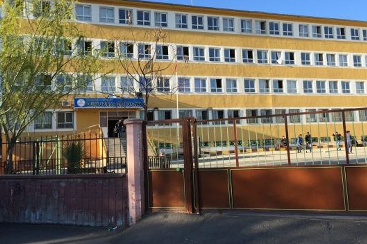 Şanlıurfa’da Ortaokulda Öğretmene Bıçaklı Saldırı Girişimi