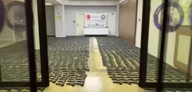 Pendik’te Su Kuyusunda 3 Bin 92 Silah Parçası Ele Geçirildi