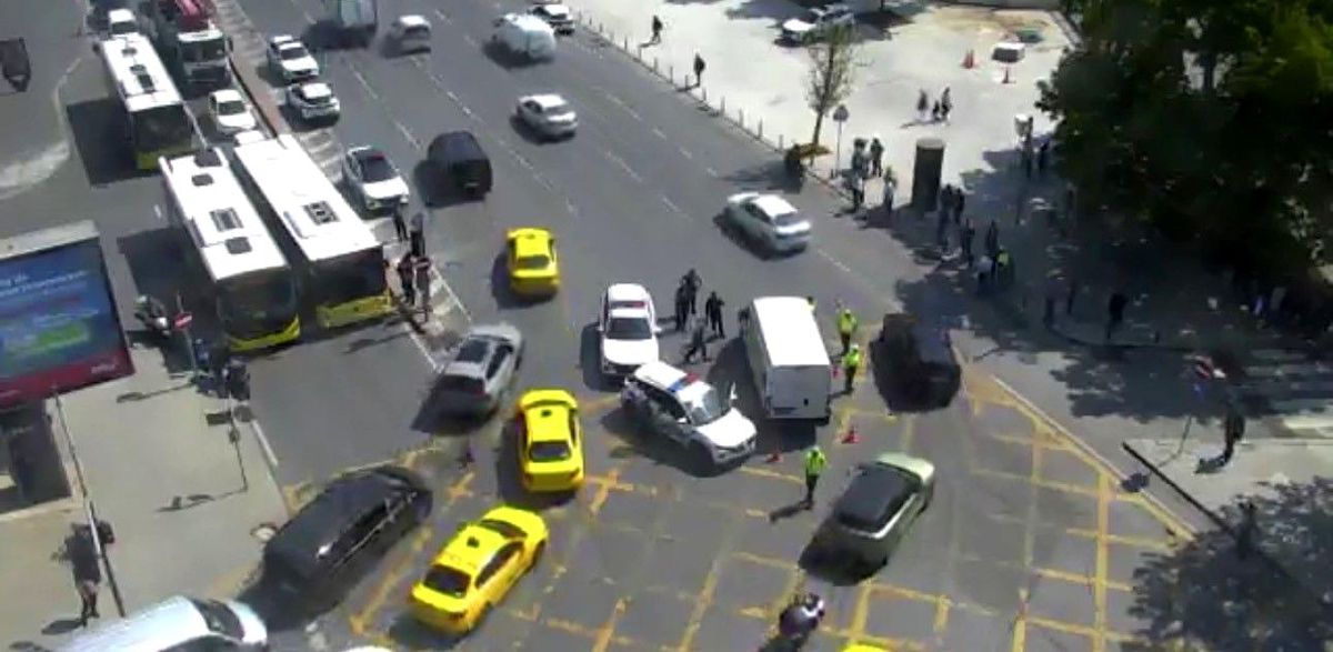 Beşiktaş’ta Ticari Araç Kadın Polis Memuruna Çarptı: Ağır Yaralı