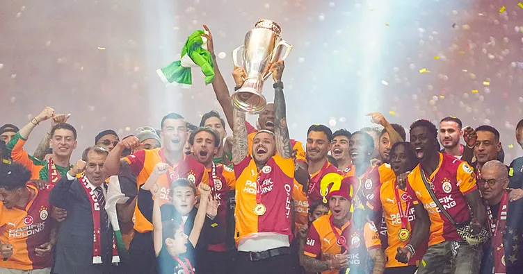 Galatasaray RAMS Park’ta 26. Şampiyonluk Kupasını Kaldırdı