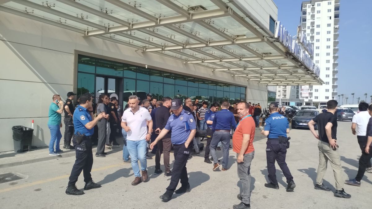 Tarsus’ta Hayatını Kaybeden 5 Kişi Toprağa Verildi Bir Cenaze Niğde’ye Gönderildi