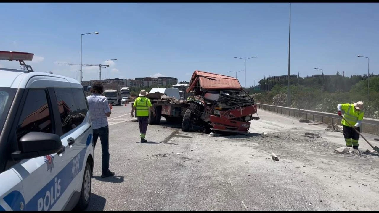 Bursa’da İzmir-İstanbul Otoyolu’nda Zincirleme Kaza 1 Ölü 3 Yaralı