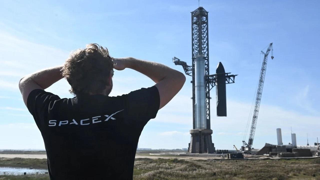 SpaceX Halka Arzıyla Tarihe Geçti! Elon Musk Dünyanın İlk Trilyoneri Oldu