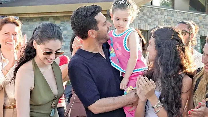 Güller Ve Günahlar Setinde Sezon Finali Kutlaması! Oyuncular Pastayla Veda Etti