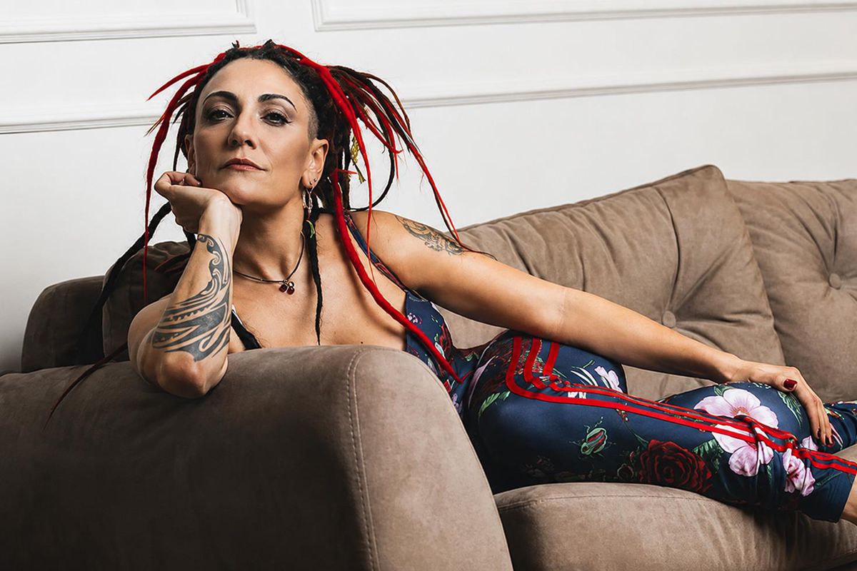 Rock Müziğin Asi Kızı Özlem Tekin Kimdir?