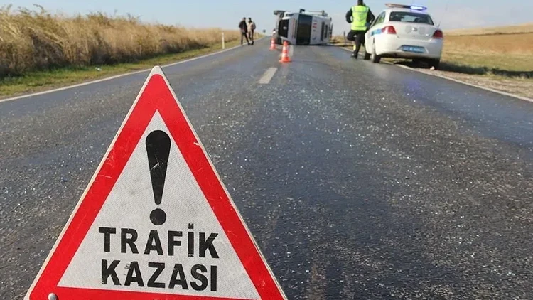 Konya-Antalya Yolunda Feci Kaza! Tur Otobüsü İle Otomobil Çarpıştı 1 Öldü 12 Kişi Yaralandı