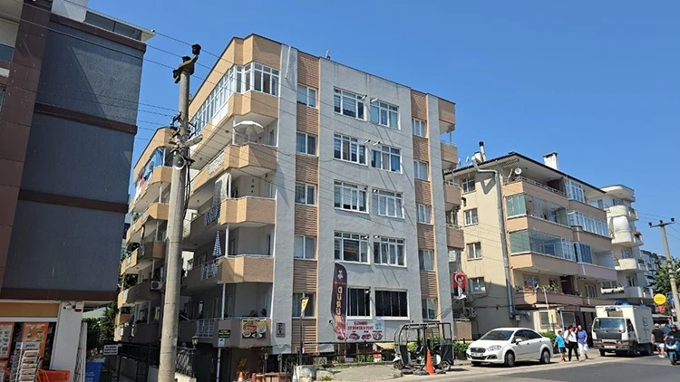 Bursa'da Şüpheli Ölüm! Eşinin Yardım Çağrısı Sonrası Banyoda Cansız Bedeni Bulundu