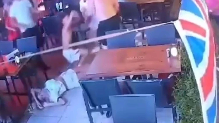 Marmaris’te İngiliz Çiftin Restorandaki Kavgası Kameraya Yansıdı