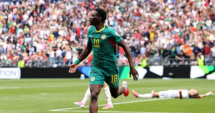 Fenerbahçe Rafael Leao'nun Alternatifini Belirledi! Listede Ismaila Sarr Var