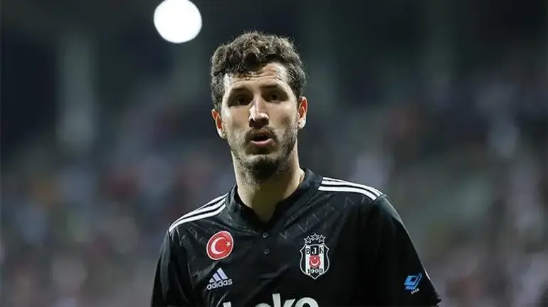 Salih Uçan'ın Yeni Takımı Belli Oldu! Süper Lig'e Gençlerbirliği Formasıyla Devam Edecek