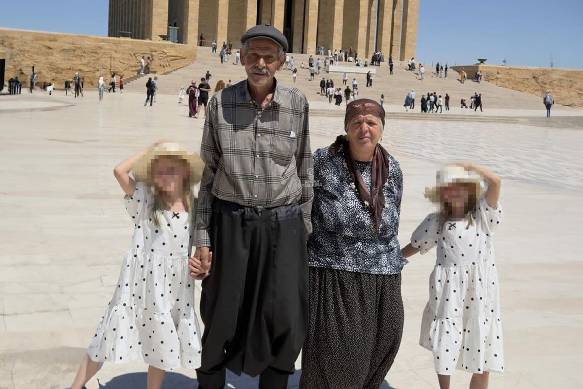 34 Yıl Çocuk Hasreti Çeken Ailenin Anıtkabir Ziyareti Gündem Oldu