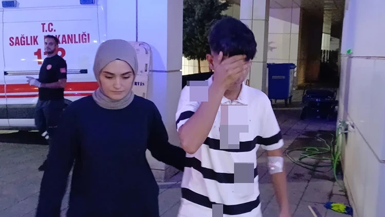 Aksaray'da Şakalaşma Kavgaya Döndü! 15 Yaşındaki Çocuk Arkadaşını Bıçakladı