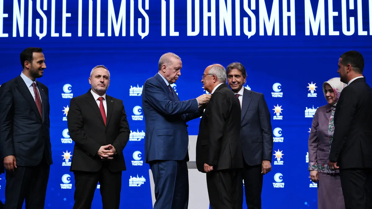 Belediyelerde Parti Değişiklikleri Gündemde: Gözler 14 Ağustos'taki AK Parti Programında