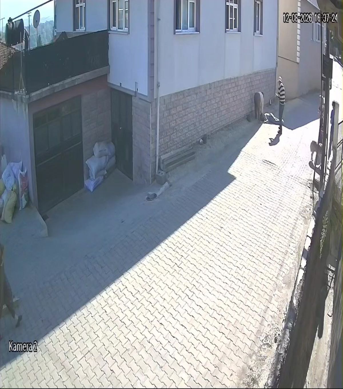 Zonguldak’ta Balkondan Düşen 64 Yaşındaki Şerif Temel Hayatını Kaybetti