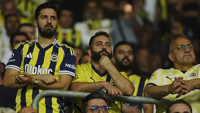 Fenerbahçe’de Gençlerbirliği Yenilgisi Sonrası İsmail Kartal’dan Soyunma Odasında Lyon Mesajı