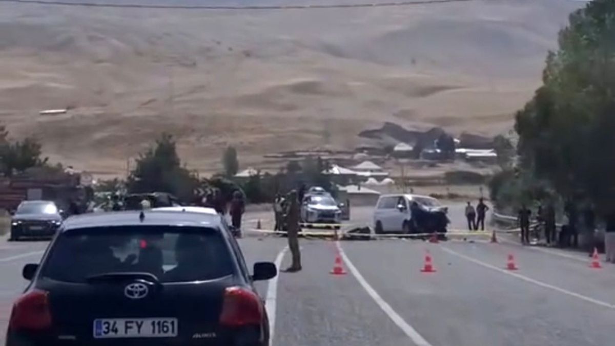 Van’da İki Araç Kafa Kafaya Çarpıştı: 2 Kişi Öldü, 9 Kişi Yaralandı