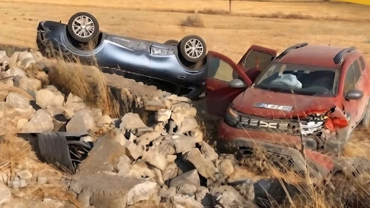 Afyonkarahisar’da İki Otomobil Çarpıştı: 2 Kişi Hayatını Kaybetti, 4 Yaralı