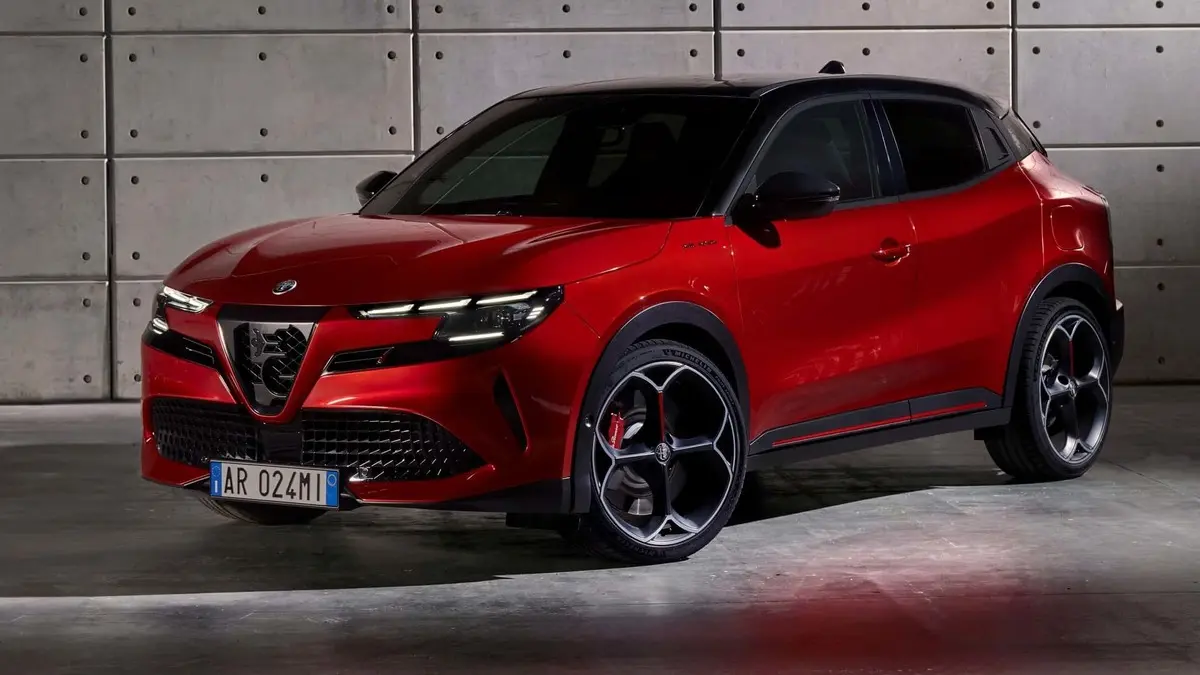 Alfa Romeo Junior Alınır Mı? İtalyan B-SUV Modeli Neler Sunuyor?