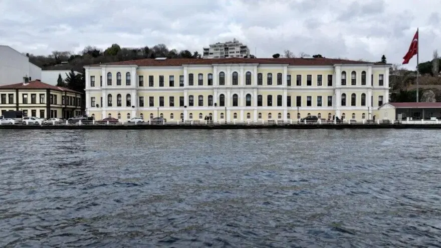 Kabataş Erkek Lisesi'nde YKS Birincilerine TOGG Hediye Edildi