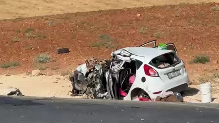 Gaziantep’te Otomobil İle Hafif Ticari Araç Çarpıştı: 2 Ölü, 4 Yaralı