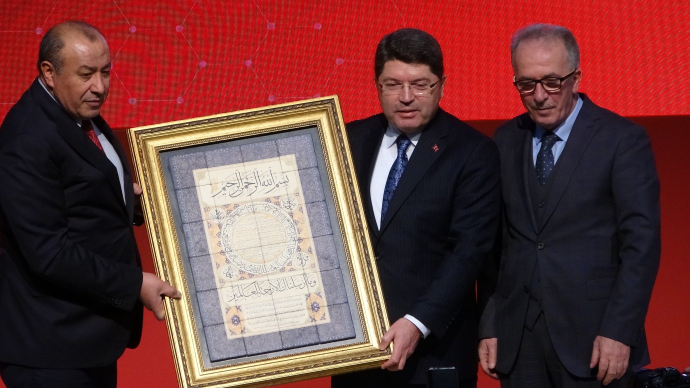 Adalet Bakanı Yılmaz Tunç’tan Yapay Zeka ve Mahremiyet Uyarısı Adalet Bakanı Yılmaz Tunç’tan Yapay Zeka ve Mahremiyet Uyarısı