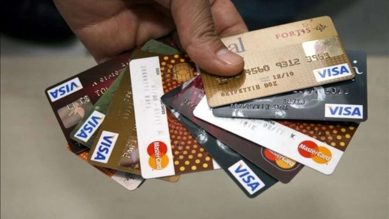 Kredi Kartı Faturası Cebinizi Alevlendiriyor! Bankaların Yüksek Aidat ve Limit Uygulamaları Tüketiciyi Zorluyor!