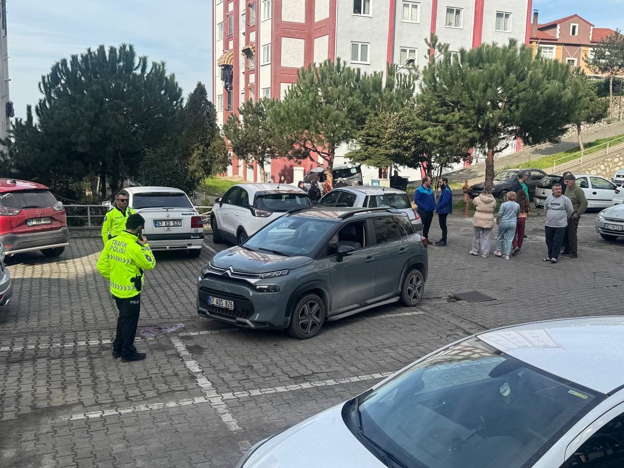 Kadın Aracıyla Kocasını Ezdi Kadın Aracıyla Kocasını Ezdi