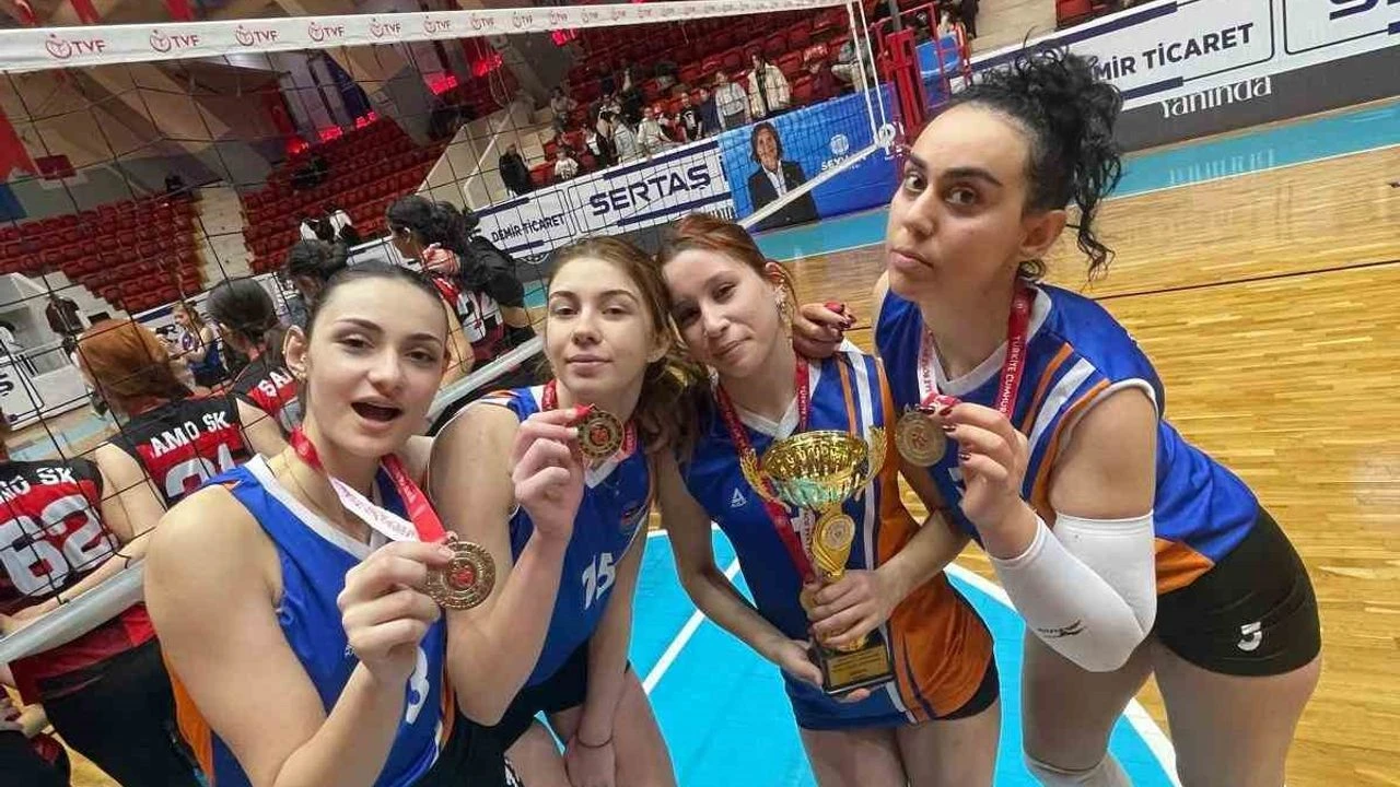 Genç Kadınlar Voleybol Takımı, Adana Şampiyonu Olmayı Başardı