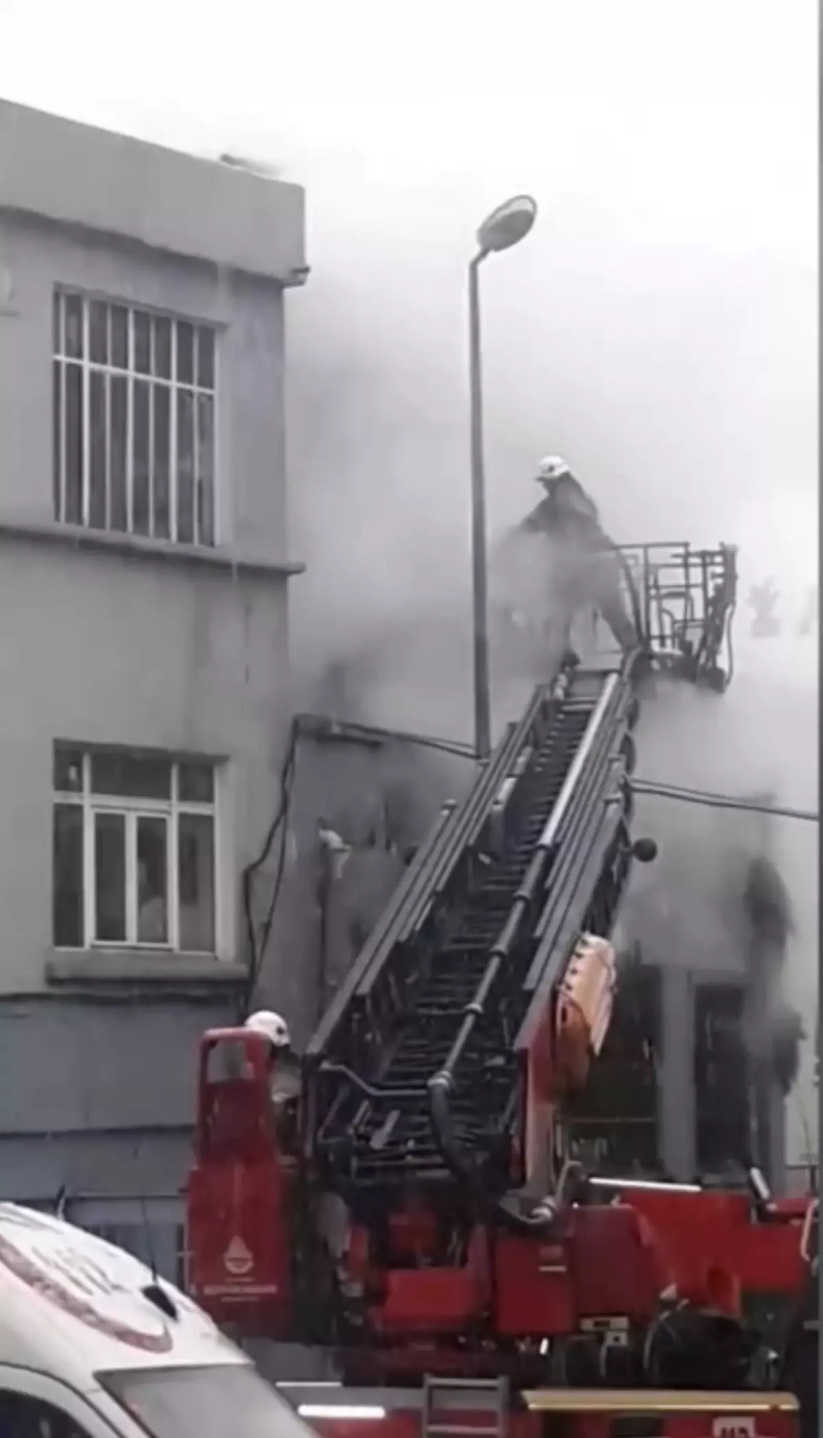 Beyoğlu'nda Elektrikli Soba Yangına Neden Oldu: Bir Kişi Hayatını Kaybetti