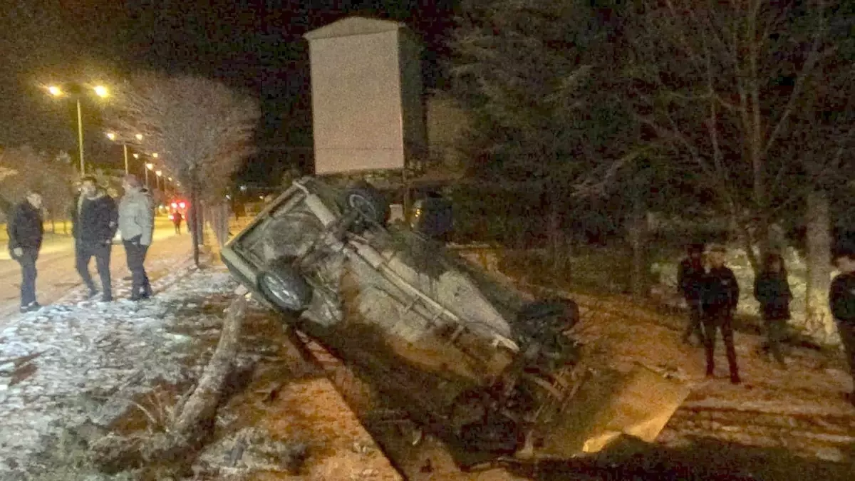 Bolu’da Kar Kazaya Neden Oldu: Otomobil Takla Attı, Sürücü Yaralandı
