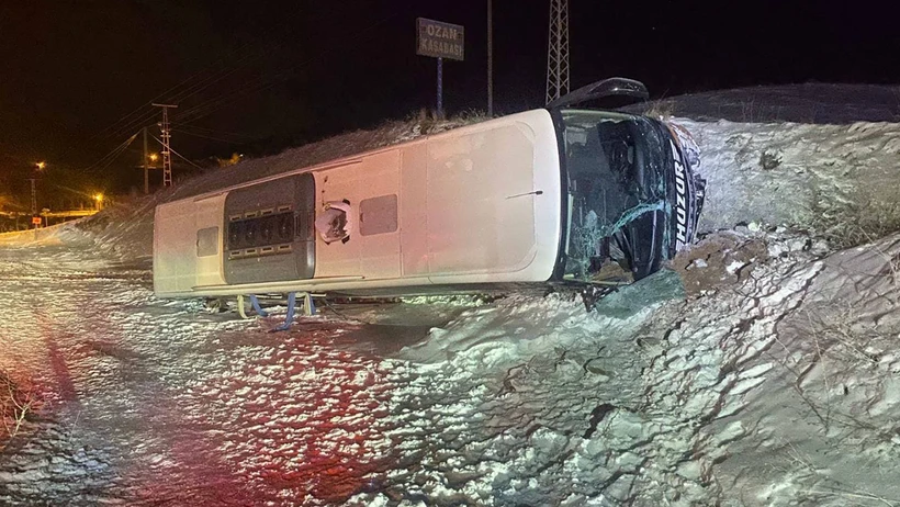 Yozgat’ta Yolcu Otobüsü Devrildi: 6 Kişi Yaralandı Yozgat’ta Yolcu Otobüsü Devrildi: 6 Kişi Yaralandı