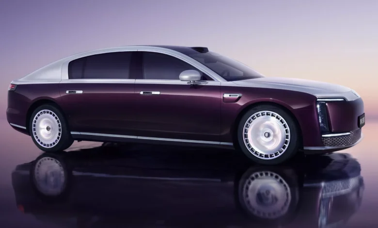 Huawei’den Lüks Elektrikli Otomobil Hamlesi: Rolls-Royce ve Maybach’e Meydan Okuyor!