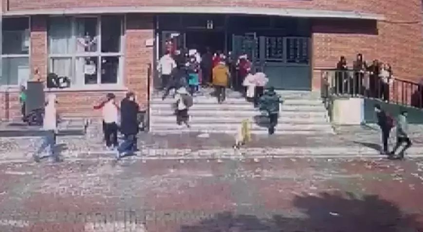 Ümraniye’de Okul Bahçesinde Köpek Dehşeti! 5 Öğrenci ve 1 Öğretmen Yaralandı