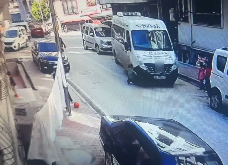 Esenyurt’ta Servis Minibüsü Kazası: 5 Yaşındaki Çocuk Hayatını Kaybetti Esenyurt’ta Servis Minibüsü Kazası: 5 Yaşındaki Çocuk Hayatını Kaybetti