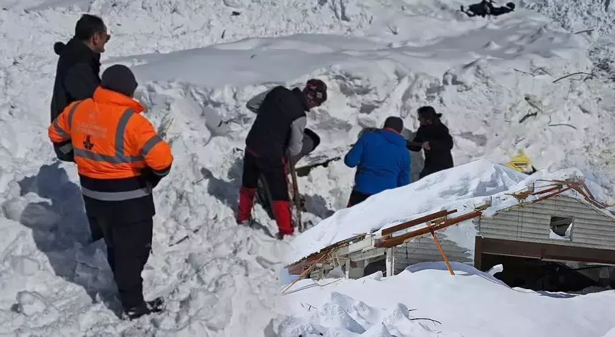 Artvin'de Çığ Felaketi! Macahel'deki Karayolları Tesisleri Büyük Hasar Aldı