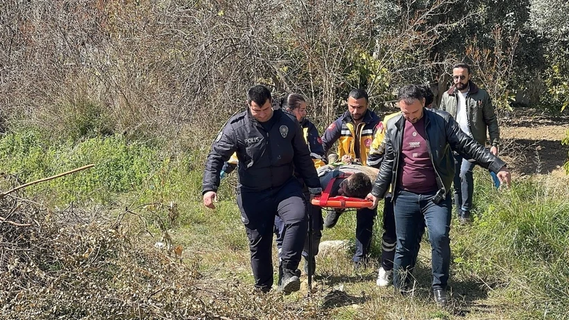 Bıçaklı Şahıs Araçlara Saldırdı! Polis Biber Gazıyla Müdahale Etti